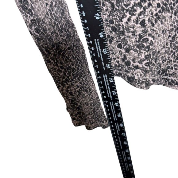 Lucky Brand T-Shirt Women's Medium Snake Print Long Sleeve V-Neck Printed Top - Picture 6 of 9